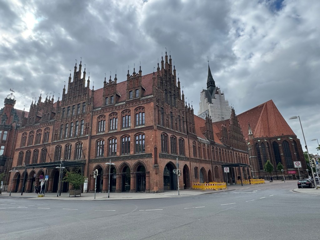 Walking Tour of Hannover: Parks, Churches, and Canal&nbsp;Views